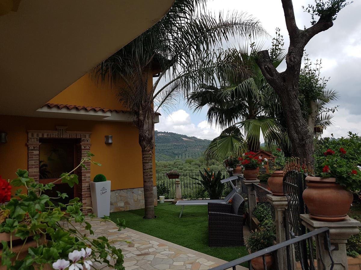 San Pietro Bed and Breakfast Mileto Exteriör bild